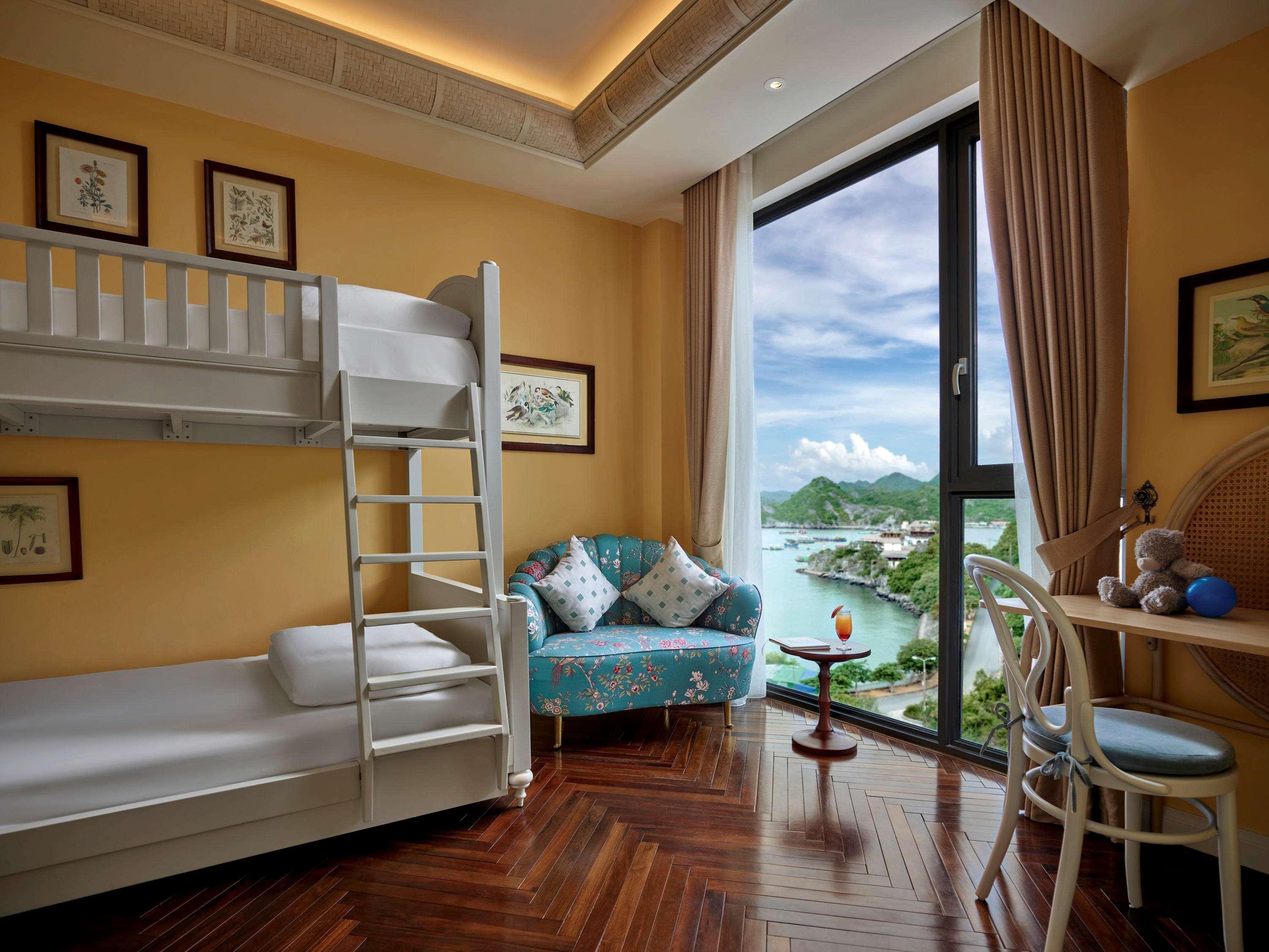 Hotel Perle D'Orient Cat Ba - Mgallery Chan Chau Eksteriør bilde A bedroom at The Repulse Bay