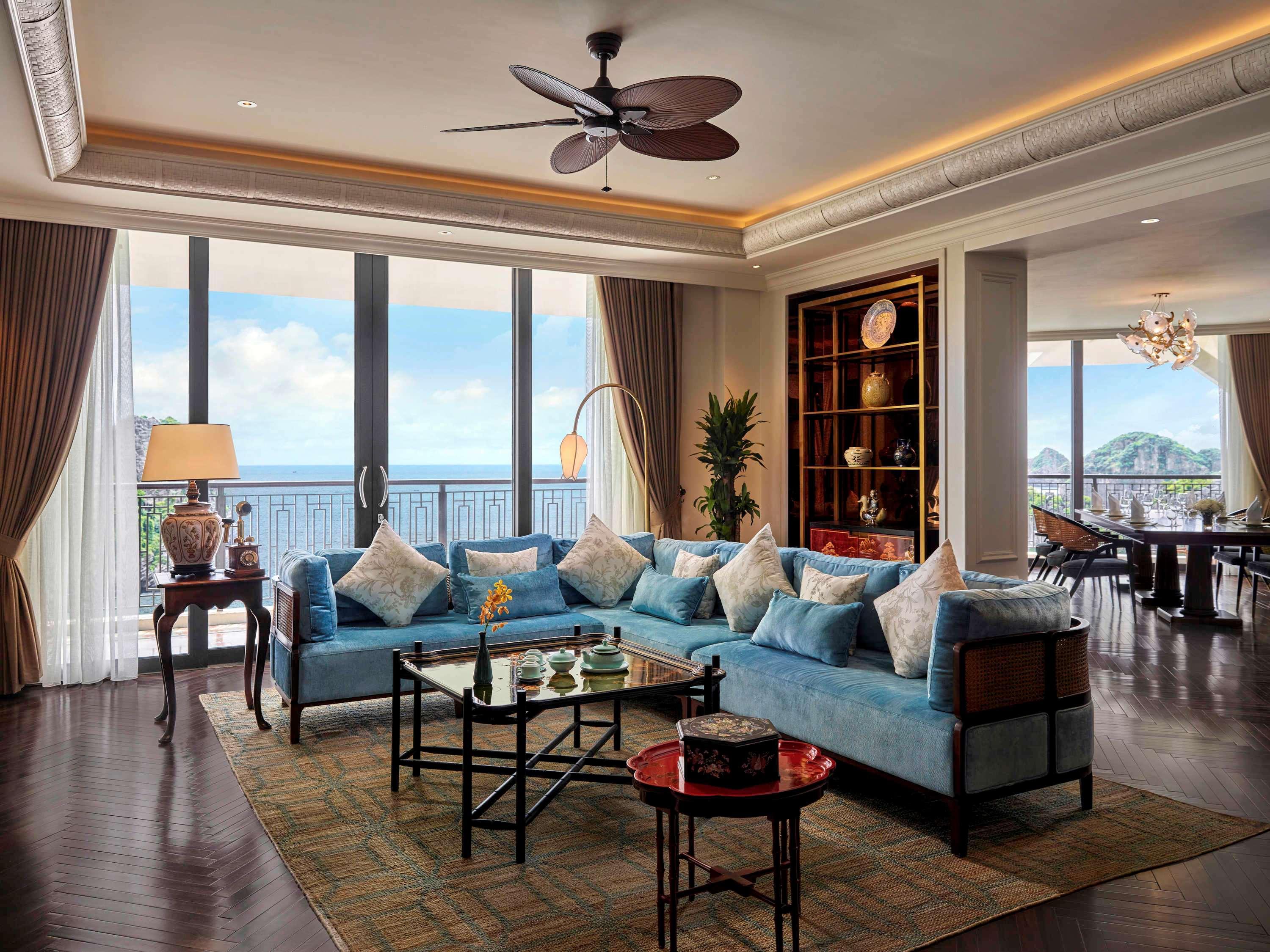 Hotel Perle D'Orient Cat Ba - Mgallery Chan Chau Eksteriør bilde The living room of a suite at The Ritz-Carlton, Shenzhen