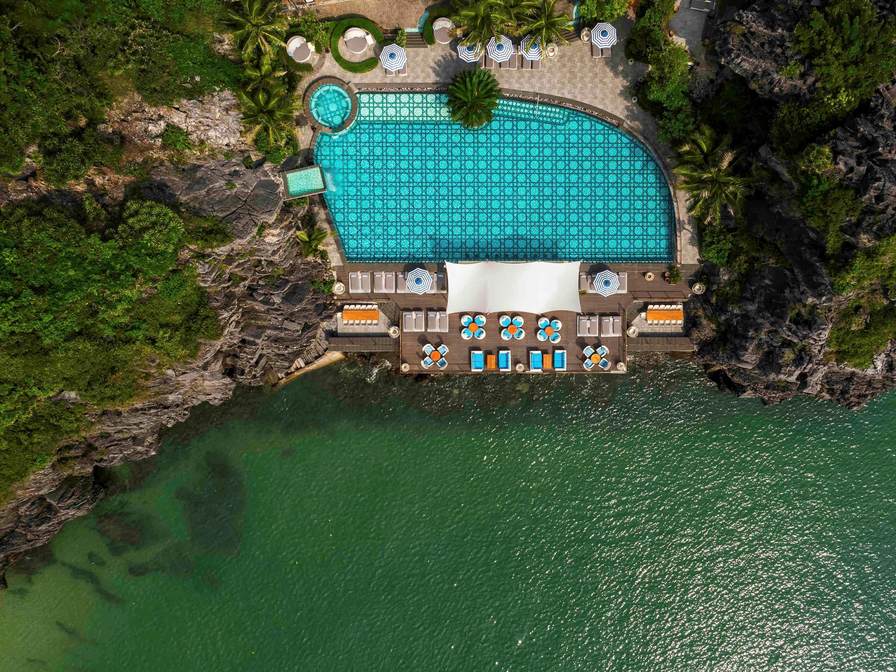 Hotel Perle D'Orient Cat Ba - Mgallery Chan Chau Eksteriør bilde Aerial view of the resort