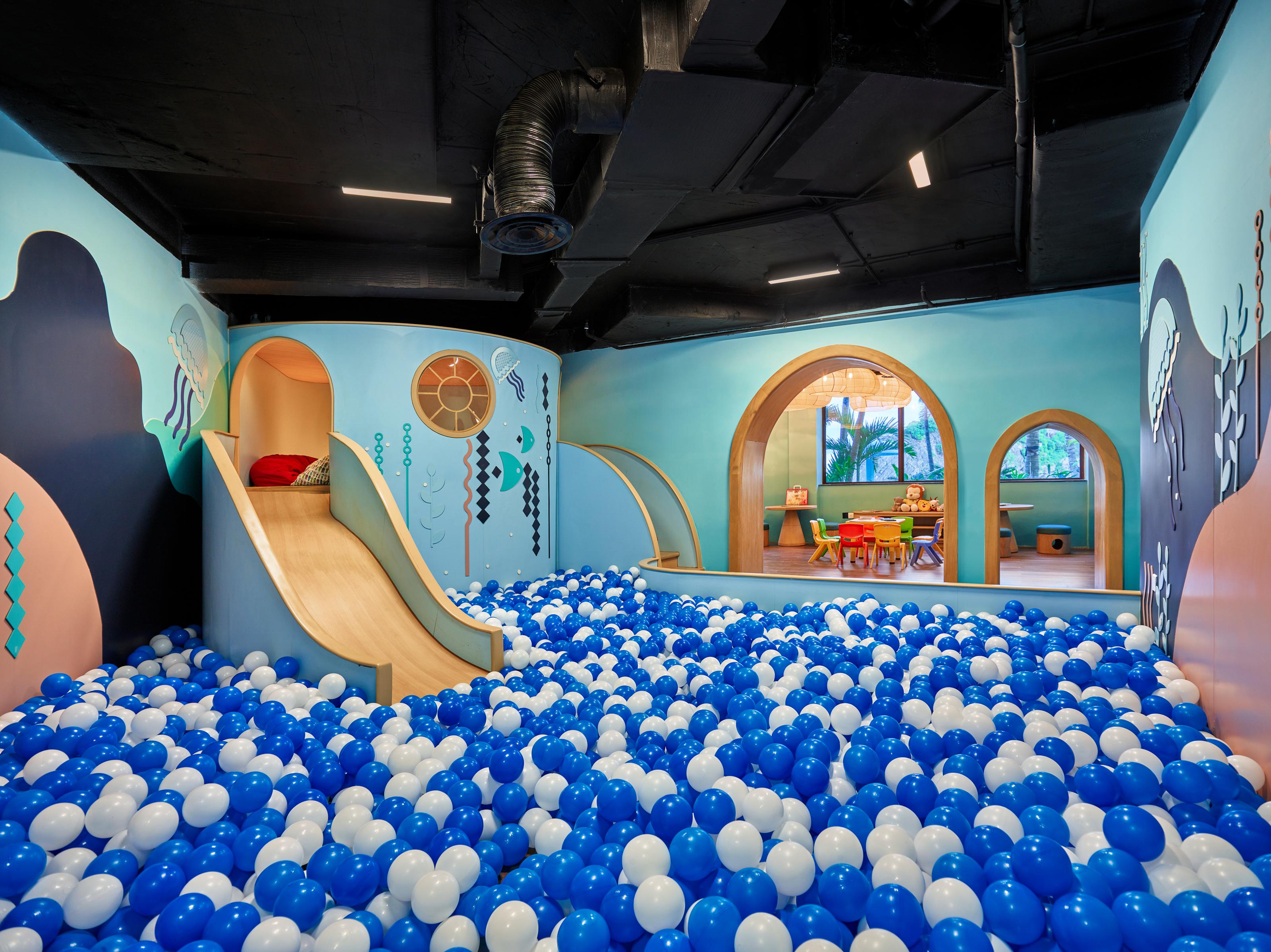 Hotel Perle D'Orient Cat Ba - Mgallery Chan Chau Eksteriør bilde Ball pit at the Children's Museum of Oak Ridge