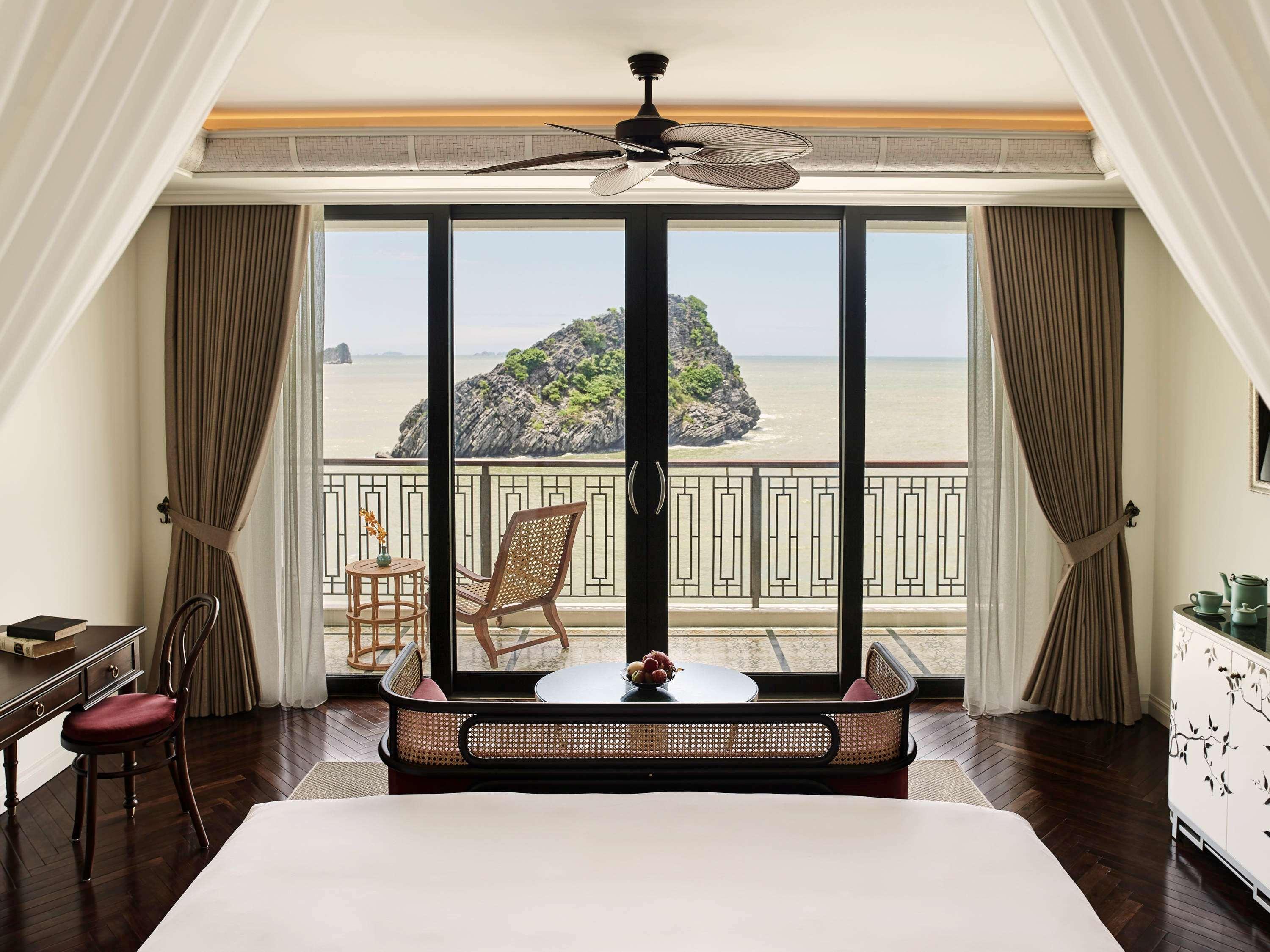 Hotel Perle D'Orient Cat Ba - Mgallery Chan Chau Eksteriør bilde A bedroom at the resort