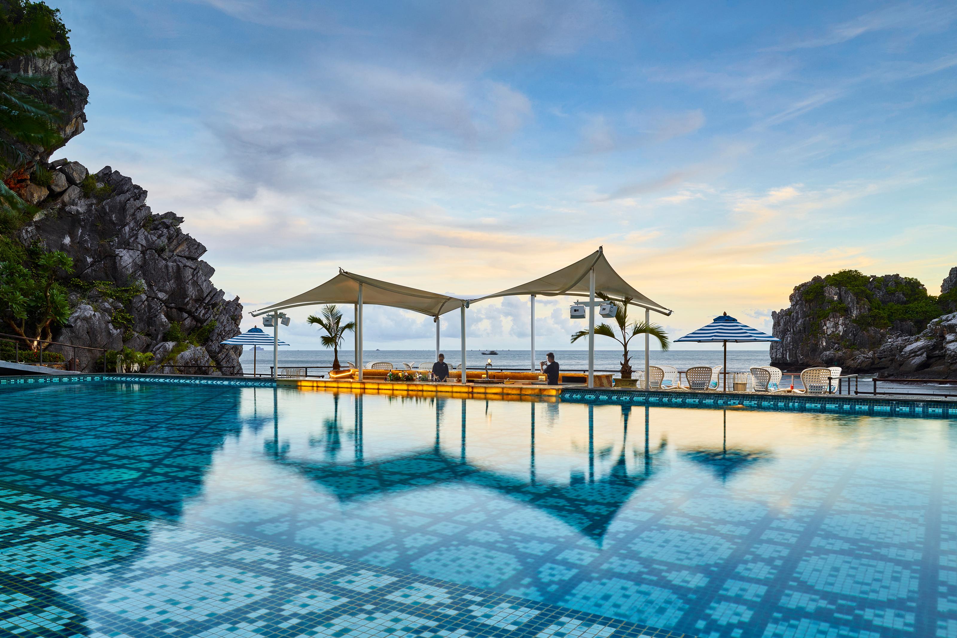 Hotel Perle D'Orient Cat Ba - Mgallery Chan Chau Eksteriør bilde The Rock Bar at the Alila Villas Uluwatu