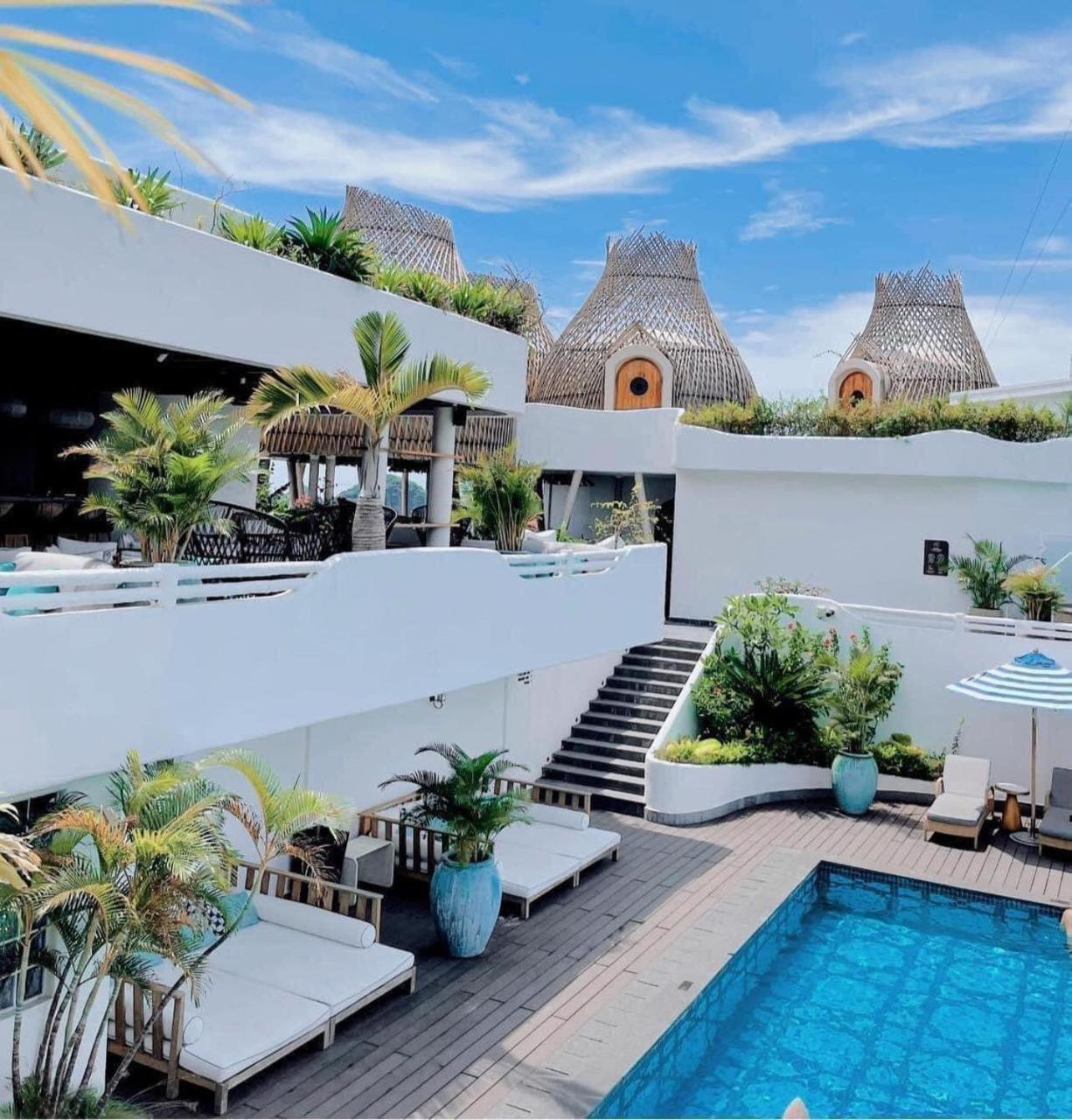 Hotel Perle D'Orient Cat Ba - Mgallery Chan Chau Eksteriør bilde The rooftop pool at the hotel